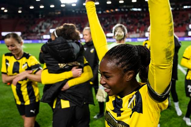 231018 Monica Jusu Bah of Häcken celebrates after the UEFA Women s Champions League qualifying match between Twente and Häcken on October 18, 2023 in Enschede Photo Mathias Bergeld BILDBYRAN kod MB MB0749 fotboll soccer fotball champions league champions league qualification twente häcken dam bbeng kval qualifier qualification jubel  Copyright: MATHIASxBERGELD BB231018MB111
