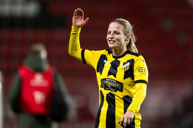 231018 Anna Anvegard of Häcken celebrates after the UEFA Women s Champions League qualifying match between Twente and Häcken on October 18, 2023 in Enschede Photo Mathias Bergeld BILDBYRAN kod MB MB0749 fotboll football soccer fotball champions league champions league qualification twente häcken dam bbeng kval qualifier qualification jubel  Copyright: MATHIASxBERGELD BB231018MB117