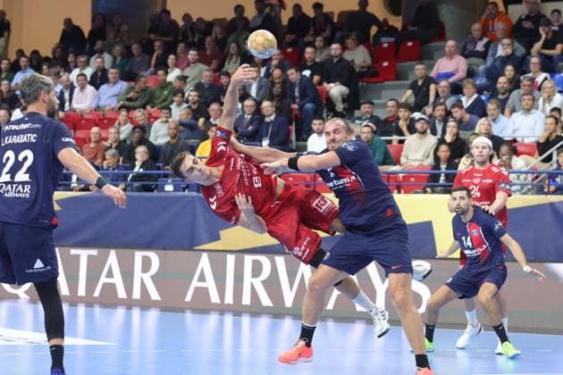Sport Themen der Woche KW42 Sport Bilder des Tages Sport Bilder des Tages Mads Hoxer Hangaard (Aalborg Handbold) HANDBALL : Paris Saint-Germain HB vs Aalborg Handbold - Machineseeker EHF Champions League - 5eme journee - 18 10 2023 KevinDomas Panoramic 