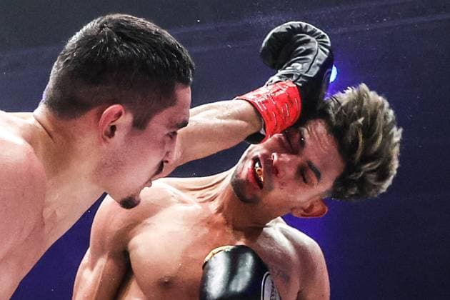 Bilder des Jahres 2023, Sport 10 Oktober Sport Themen der Woche KW42 Sport Bilder des Tages RUSSIA, PERM - OCTOBER 19, 2023: Boxer Ender Luces (R) of Venezuela and his rival Albert Batyrgaziev of Russia struggle struggle in their Ural FC 4 main event bout at the Molot Universal Palace of Sports. Valery Sharifulin TASS  63532212