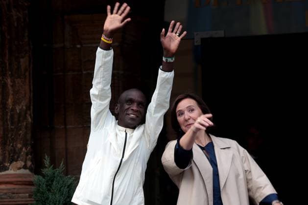 Photo: Juan Carlos Rojas LaPresse ------------------------------------------------------------- Eliud Kipchoge Medallista ol& xed;mpico nacido en Kenia especialista en las carreras de fondo y en la marat& xf3;n,bicampe& xf3;n ol& xed;mpico en marat& xf3;n en los a& xf1;os 2016 y 2020 y campe& xf3;n mundial de 5000 metros en 2003.2& x200b; Particip& xf3; en cuatro Juegos Ol& xed;mpicos de Verano, obteniendo en total cuatro medallas: bronce en Atenas 2004 (5000 m), plata en Pek& xed;n 2008 (5000 m), oro en R& xed;o de Janeiro 2016 (marat& xf3;n) y oro en Tokio 2020. Gan& xf3; dos medallas en el Campeonato Mundial de Atletismo, oro en 2003 y plata en 2007, y una medalla de bronce en el Campeonato Mundial de Atletismo en Pista Cubierta de 2006.2 El 25 de septiembre de 2022 estableci& xf3; una nueva plusmarca mundial de marat& xf3;n (2:01:09) en la Marat& xf3;n de Berl& xed;n, superando la que & xe9;l hab& xed;a logrado en 2018.4& x200b; Foto: Juan Carlos Rojas LaPresse 20231019 Eliud Kipchoge Olympic medalist born in Kenya, specialist in long-distance races and the marathon, two-time Olympic marathon champion in 2016 and 2020 and 5000 meter world champion in 2003.2 He participated in four Summer Olympic Games, Olympische Spiele, Olympia, OS obtaining a total of four medals: bronze in Athens 2004 (50  Copyright: xJuanxCarlosxRojas LaPressex