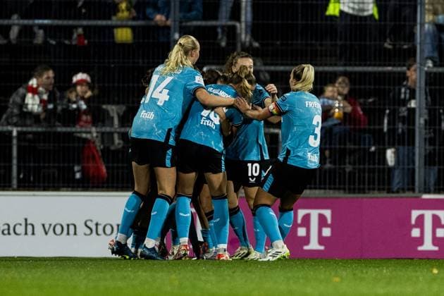 GOOGLE PIXEL Womens Bundesliga 1 FC Koeln Bayer 04 Leverkusen 20 10 2023 Cheers to 0 1 by Janou Levels Bayer 04 Leverkusen, 5 GOOGLE PIXEL Womens Bundesliga, 1 FC Koeln Bayer 04 Leverkusen, Koeln, Franz Kremer Stadium on 20 10 2023 DFB REGULATIONS PROHIBIT ANY USE OF PHOTOGRAPHS AS IMAGE SEQUENCES AND OR QUASI VIDEO Copyright: xBEAUTIFULxSPORTS Wunderlx