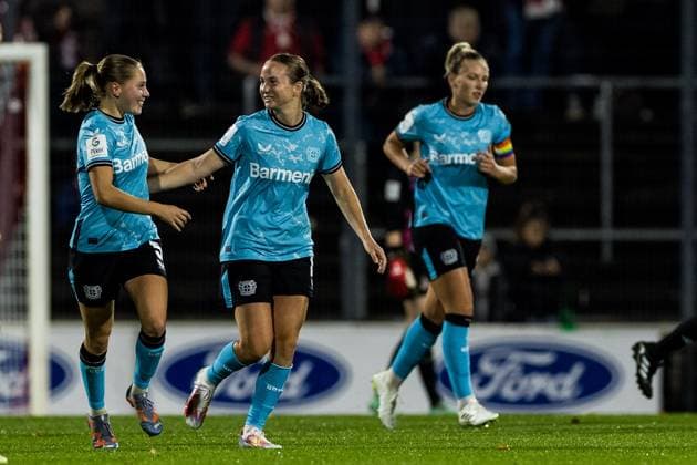 GOOGLE PIXEL Womens Bundesliga 1 FC Koeln Bayer 04 Leverkusen 20 10 2023 Cheers to 0 1 by Janou Levels Bayer 04 Leverkusen, 5 GOOGLE PIXEL Womens Bundesliga, 1 FC Koeln Bayer 04 Leverkusen, Koeln, Franz Kremer Stadium on 20 10 2023 DFB REGULATIONS PROHIBIT ANY USE OF PHOTOGRAPHS AS IMAGE SEQUENCES AND OR QUASI VIDEO Copyright: xBEAUTIFULxSPORTS Wunderlx
