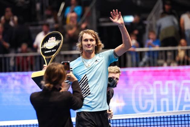 Bilder des Jahres 2023, Sport 10 Oktober Sport Themen der Woche KW42 Sport Bilder des Tages TENNIS - ATP, Tennis Herren Erste Bank Open, Red Bull BassLine VIENNA,AUSTRIA,20.OCT.23 - TENNIS - ATP, Erste Bank Open, preview, Red Bull BassLine. Image shows Alexander Zverev (GER) with the trophy.  GEPAxpictures xArminxRauthner