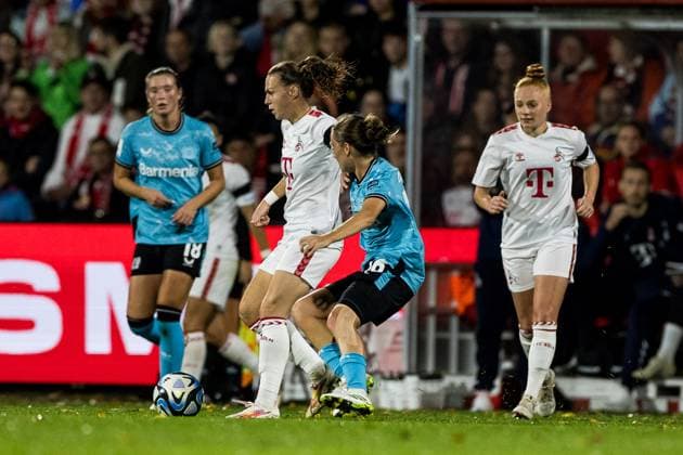 GOOGLE PIXEL Womens Bundesliga 1 FC Koeln Bayer 04 Leverkusen 20 10 2023 Dora Zeller 1 FC Koeln, 19 , Synne Skinnes Hansen Bayer 04 Leverkusen, 10 GOOGLE PIXEL Womens Bundesliga, 1 FC Koeln Bayer 04 Leverkusen, Koeln, Franz Kremer Stadium on 20 10 2023 DFB REGULATIONS PROHIBIT ANY USE OF PHOTOGRAPHS AS IMAGE SEQUENCES AND OR QUASI VIDEO Copyright: xBEAUTIFULxSPORTS Wunderlx
