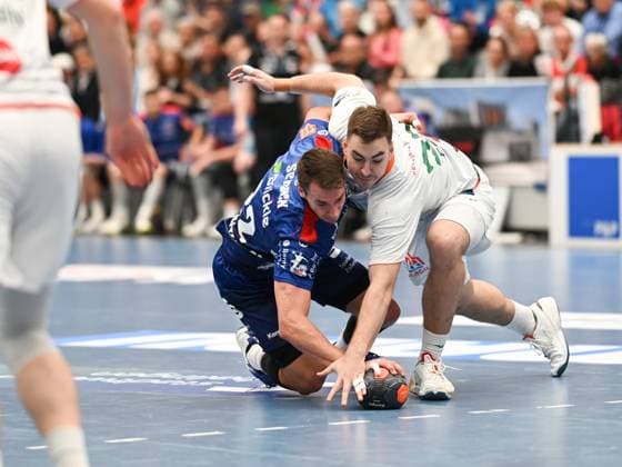 Bilder des Jahres 2023, Sport 10 Oktober Sport Themen der Woche KW42 Sport Bilder des Tages Jona Schoch (HBW Balingen-Weilstetten, 22) kaempft um den Ball. HBW Balingen-Weilstetten vs. HSG Wetzlar, Handball, 1. Handball-Bundesliga, 10.Spieltag, Saison 2023 2024, 20.10.2023 HBW Balingen-Weilstetten vs. HSG Wetzlar, Handball, 1. Handball-Bundesliga, 10.Spieltag, Saison 2023 2024, 20.10.2023 Balingen *** Jona Schoch HBW Balingen Weilstetten, 22 fights for the ball HBW Balingen Weilstetten vs HSG Wetzlar, Handball, 1 Handball Bundesliga, 10 Spieltag, Saison 2023 2024, 20 10 2023 HBW Balingen Weilstetten vs HSG Wetzlar, Handball, 1 Handball Bundesliga, 10 Spieltag, Saison 2023 2024, 20 10 2023 Balingen Copyright: xEibner-Pressefoto NicolasxWoernx EP_NWN