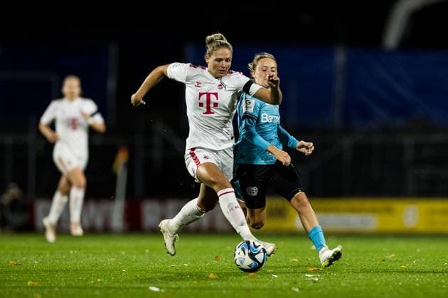 GOOGLE PIXEL Womens Bundesliga 1 FC Koeln Bayer 04 Leverkusen 20 10 2023 duel Marleen Schimmer 1 FC Koeln, 23 , Sofie Lena Zdebel Bayer 04 Leverkusen, 16 GOOGLE PIXEL Womens Bundesliga, 1 FC Koeln Bayer 04 Leverkusen, Koeln, Franz Kremer Stadium on 20 10 2023 DFB REGULATES PROHIBIT ANY USE OF PHOTOGRAPHS AS IMAGE SEQUENCES AND OR QUASI VIDEO Copyright: xBEAUTIFULxSPORTS Wunderlx