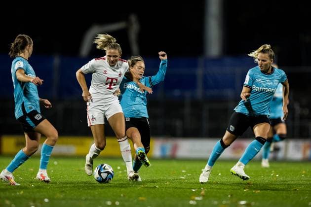 GOOGLE PIXEL Womens Bundesliga 1 FC Koeln Bayer 04 Leverkusen 20 10 2023 duel Marleen Schimmer 1 FC Koeln, 23 , Sofie Lena Zdebel Bayer 04 Leverkusen, 16 GOOGLE PIXEL Womens Bundesliga, 1 FC Koeln Bayer 04 Leverkusen, Koeln, Franz Kremer Stadium on 20 10 2023 DFB REGULATES PROHIBIT ANY USE OF PHOTOGRAPHS AS IMAGE SEQUENCES AND OR QUASI VIDEO Copyright: xBEAUTIFULxSPORTS Wunderlx