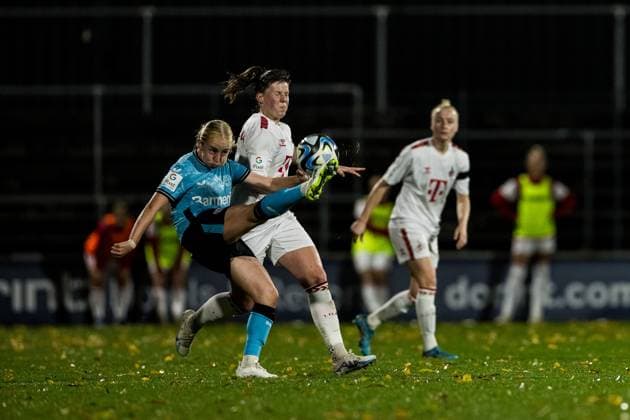 GOOGLE PIXEL Womens Bundesliga 1 FC Koeln Bayer 04 Leverkusen 20 10 2023 Caroline Siems Bayer 04 Leverkusen, 13 , Adriana Achcinska 1 FC Koeln, 9 GOOGLE PIXEL Womens Bundesliga, 1 FC Koeln Bayer 04 Leverkusen, Koeln, Franz Kremer Stadium on 20 10 2023 DFB REGULATIONS PROHIBIT ANY USE OF PHOTOGRAPHS AS IMAGE SEQUENCES AND OR QUASI VIDEO Copyright: xBEAUTIFULxSPORTS Wunderlx