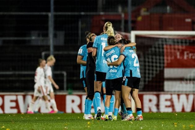 GOOGLE PIXEL Womens Bundesliga 1 FC Koeln Bayer 04 Leverkusen 20 10 2023 Happy faces among the players of Bayer 04 Leverkusen after the derby victory GOOGLE PIXEL Womens Bundesliga, 1 FC Koeln Bayer 04 Leverkusen, Koeln, Franz Kremer Stadium on 20 10 2023 DFB REGULATIONS PROHIBIT ANY USE OF PHOTOGRAPHS AS IMAGE SEQUENCES AND OR QUASI VIDEO Copyright: xBEAUTIFULxSPORTS Wunderlx