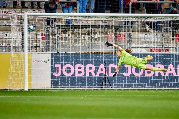 goal by Nadja Burkard 22, 1 FC Nürnberg FCN not in picture Julia Kassen 29 , SC Freiburg 21 10 2023 Football season 2023 2024 1 Women Football Bundesliga 05 Matchday SC Freiburg 1 FC Nürnberg FCN Club Sportphoto Zink PeKo xpexkox _scf_fcn_damen_peko