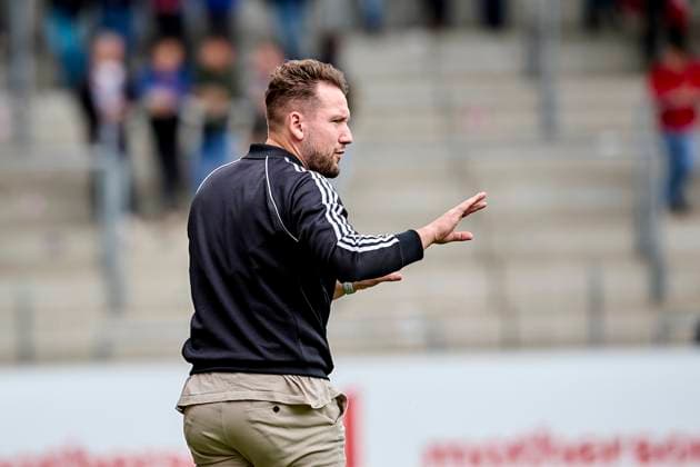 21 10 2023 football season 2023 2024 1 women football Bundesliga 05 matchday SC Freiburg 1 FC Nürnberg FCN club sport photo zinc PeKo xpexkox Thomas Oostendorp coach 1 FC Nürnberg FCN points shows clipping single image clipped _scf_fcn_damen_peko