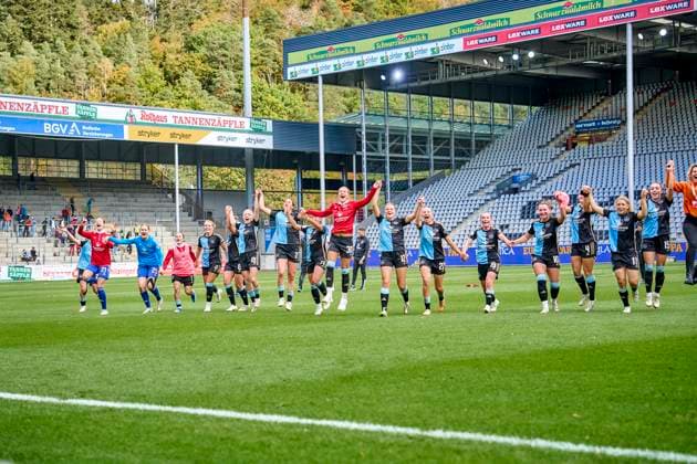 21 10 2023 Football Season 2023 2024 1 Women Football Bundesliga 05 Matchday SC Freiburg 1 FC Nürnberg FCN Club Sportfoto Zink PeKo xpexkox Cheering with fans after the end of the game Medina Desic 30, 1 FC Nürnberg FCN Amelie Thöle Thoele 12, 1 FC Nürnberg FCN Nadja Burkard 22, 1 FC Nürnberg FCN Rebekka Salfelder 15, 1 FC Nürnberg FCN Livia Brunmair 17, 1 FC Nürnberg FCN Luisa Guttenberger 4, 1 FC Nürnberg FCN Weronika Kaczor 10, 1 FC Nürnberg FCN Vanessa Haim 19, 1 FC Nürnberg FCN Franziska Mai 18, 1 FC Nürnberg FCN Lara Schmidt 27, 1 FC Nürnberg FCN Kerstin Bogenschütz Bogenschuetz 8, 1 FC Nürnberg FCN Jessica May 6, 1 FC Nürnberg FCN _scf_fcn_damen_peko