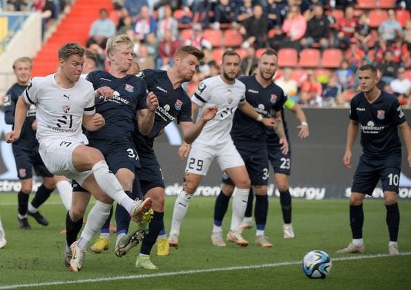 Bilder des Jahres 2023, Sport 10 Oktober Sport Themen der Woche KW42 21.10.2023, xemx, Fussball 3.Liga, FC Ingolstadt - Spvgg Unterhaching emspor, v.l. Jeroen Krupa (FC Ingolstadt), Raphael Schifferl (Spvgg Unterhaching) Zweikampf, Aktion, action, battle for the ball (DFL DFB REGULATIONS PROHIBIT ANY USE OF PHOTOGRAPHS as IMAGE SEQUENCES and or QUASI-VIDEO) Ingolstadt *** 21 10 2023, xemx, football 3 league, FC Ingolstadt Spvgg Unterhaching emspor, v l Jeroen Krupa FC Ingolstadt , Raphael Schifferl Spvgg Unterhaching Zweikampf, action, battle for the ball DFL DFB REGULATIONS PROHIBIT ANY USE OF PHOTOGRAPHS as IMAGE SEQUENCES and or QUASI VIDEO Ingolstadt
