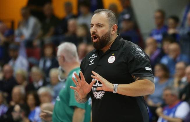 Stuttgart , Volleyball Bundesliga Women , Allianz MTV Stuttgart vs Rote Raben Vilsbiburg , Coach Konstantin Bitter Stuttgart
