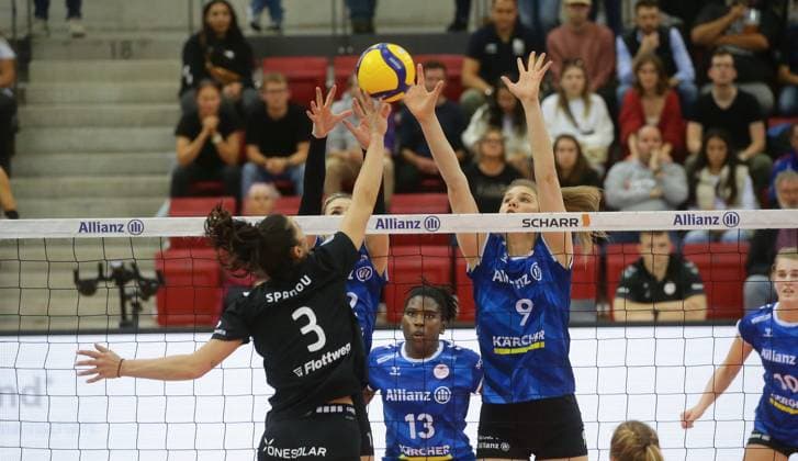Stuttgart , Volleyball Bundesliga Women , Allianz MTV Stuttgart vs Rote Raben Vilsbiburg , from left Anna Sanou Vils Eline Timmerman Stuttgart