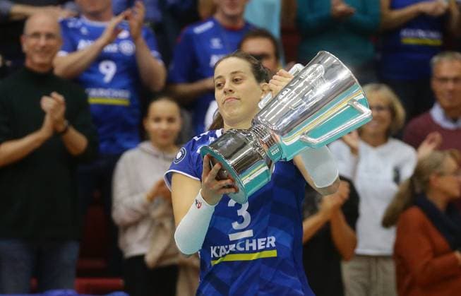 Stuttgart , Volleyball Bundesliga Women , Allianz MTV Stuttgart vs Rote Raben Vilsbiburg , Maria Segura Palleres Stuttgart with the Supercup