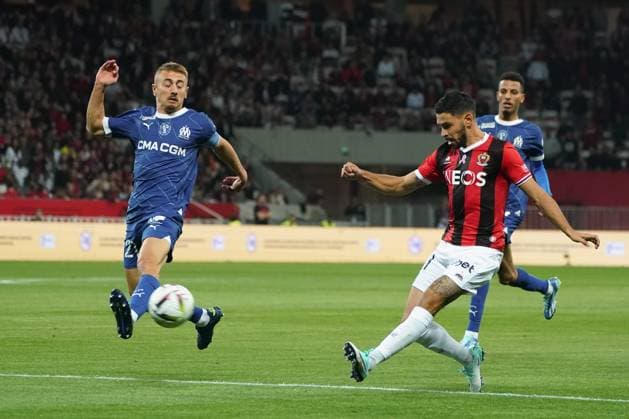 Morgan Sanson (OGC Nice) - Valentin Rongier (Olympique de Marseille) FOOTBALL : OGC Nice vs Olympique de Marseille - Ligue 1 Uber Eats - Nice - 21 10 2023 NorbertScanella Panoramic 
