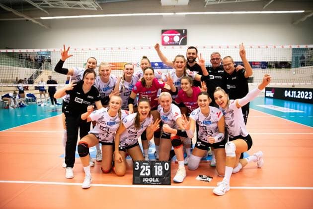 2 Bundesliga Frauen Pro Schwarz Weiss Erfurt vs Binder Blaubaeren TSV Flacht Erfurt 21 10 2023 Winner photo Schwarz Weiss Erfurt 2 Bundesliga Frauen Pro Schwarz Weiss Erfurt vs Binder Blaubaeren TSV Flacht Riethsporthalle Erfurt 21 10 2023 Copyright: xBEAUTIFULxSPORTS Duehringx