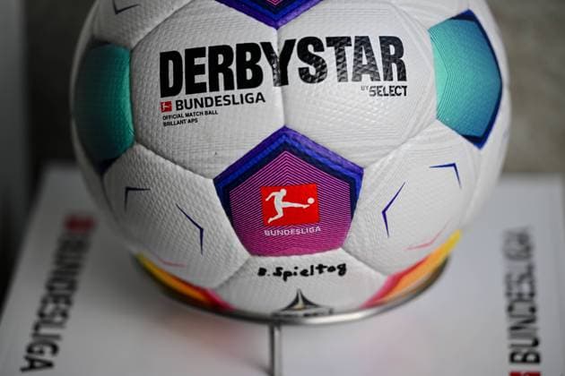 22 10 2023, Heidenheim, Germany, Voith Arena, 1 FC Heidenheim vs 1 FC Augsburg 1 Bundesliga, Bundesliga logo on the match ball Foto H Langer DFB DFL REGULATIONS PROHIBIT ANY USE OF PHOTOGRAPHS AS IMAGE SEQUENCES AND OR QUASI VIDEO Heidenheim Voith Arena Germany 541_ FCHFCA20231022_355 Langer-541