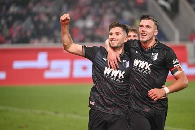 Bilder des Jahres 2023, Sport 10 Oktober Sport Themen der Woche KW42 Sport Bilder des Tages 22.10.2023, Heidenheim, Germany, Voith Arena, 1.FC Heidenheim vs 1.FC Augsburg - 1.Bundesliga, Elvis Rexhbecaj (FC Augsburg) Torjubel, jubelt nach seinem treffer zum 2:5 (Foto H. Langer) DFB DFL REGULATIONS PROHIBIT ANY USE OF PHOTOGRAPHS AS IMAGE SEQUENCES AND OR QUASI-VIDEO. Heidenheim Voith Arena Germany *** 22 10 2023, Heidenheim, Germany, Voith Arena, 1 FC Heidenheim vs 1 FC Augsburg 1 Bundesliga, Elvis Rexhbecaj FC Augsburg goal celebration, cheers after his goal to 2 5 Foto H Langer DFB DFL REGULATIONS PROHIBIT ANY USE OF PHOTOGRAPHS AS IMAGE SEQUENCES AND OR QUASI VIDEO Heidenheim Voith Arena Germany 541_ FCHFCA20231022_388 Langer-541