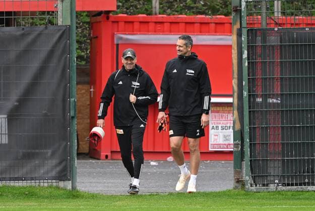 Football, men, season 2023 2024, Champions League, training of 1 FC Union Berlin at the stadium An der Alten Försterei the day before the match against SSC Napoli, f l Co coach Markus Hoffmann 1 FC Union Berlin , goalkeeper coach Michael Gspurning 1 FC Union Berlin , 23 10 2023, Copyright: xMatthiasxKochx