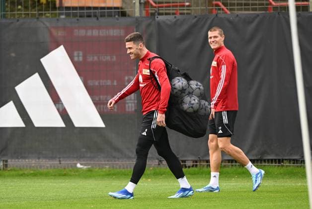 Football, men, season 2023 2024, Champions League, training of 1 FC Union Berlin at the stadium An der Alten Försterei the day before the match against SSC Napoli, v l Robin Gosens 1 FC Union Berlin , Kevin Behrens 1 FC Union Berlin , 23 10 2023, Copyright: xMatthiasxKochx