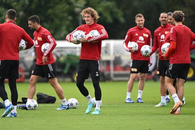 Football, men, season 2023 2024, Champions League, training of 1 FC Union Berlin at the stadium An der Alten Försterei the day before the match against SSC Napoli, f l Robin Gosens 1 FC Union Berlin , Rani Khedira 1 FC Union Berlin , Alex Kral 1 FC Union Berlin , Paul Jaeckel 1 FC Union Berlin , Leonardo Bonucci 1 FC Union Berlin , Benedict Hollerbach 1 FC Union Berlin , 23 10 2023, Copyright: xMatthiasxKochx