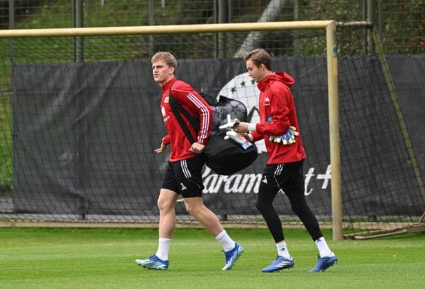 Football, men, season 2023 2024, Champions League, training of 1 FC Union Berlin at the stadium An der Alten Försterei the day before the match against SSC Napoli, f l Mikkel Kaufmann 1 FC Union Berlin , goalkeeper Frederik Rönnow 1 FC Union Berlin , 23 10 2023, Copyright: xMatthiasxKochx