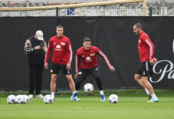 Football, men, season 2023 2024, Champions League, training of 1 FC Union Berlin at the stadium An der Alten Försterei the day before the match against SSC Napoli, f l Kevin Behrens 1 FC Union Berlin , Robin Gosens 1 FC Union Berlin , Leonardo Bonucci 1 FC Union Berlin , 23 10 2023, Copyright: xMatthiasxKochx