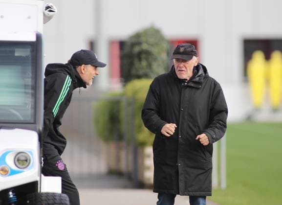 Munich, Germany 23 October 2023 football, men, season 2023 2024, FC Bayern Munich, Säbener Strasse, training ground, training, final training, Champions League Thomas Tuchel, coach FC Bayern Munich li with Hermann Gerland r in conversation