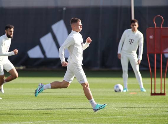 Munich, Germany 23 October 2023 football, men, season 2023 2024, FC Bayern Munich, Säbener Strasse, training ground, training, final training, Champions League Joshua Kimmich FC Bayern Munich sprinting, running, sideways