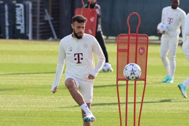 40 Noussair Mazraoui, on the ball Football Final training of FC Bayern Muenchen before the UEFA Champions League match against Galatasaray Istanbul 23 10 2023 Training ground, Saebenerstr PHOTO Mladen Lackovic LakoPress