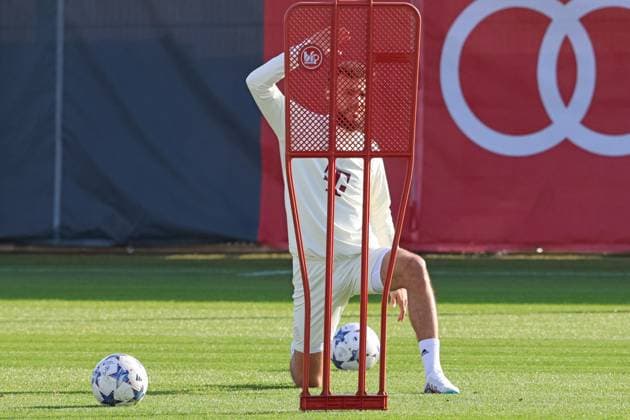 40 Noussair Mazraoui, stretches Football Final training of FC Bayern Muenchen before the UEFA Champions League match against Galatasaray Istanbul 23 10 2023 Training ground, Saebenerstr PHOTO Mladen Lackovic LakoPress