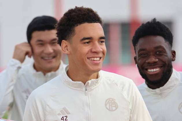 42 Jamal Musiala, 19 Alphonso Davies, Min Jae Kim, are in a good mood, laughing with joy Football final training of FC Bayern Muenchen before the UEFA Champions League match against Galatasaray Istanbul 23 10 2023 Training ground, Saebenerstr PHOTO Mladen Lackovic LakoPress