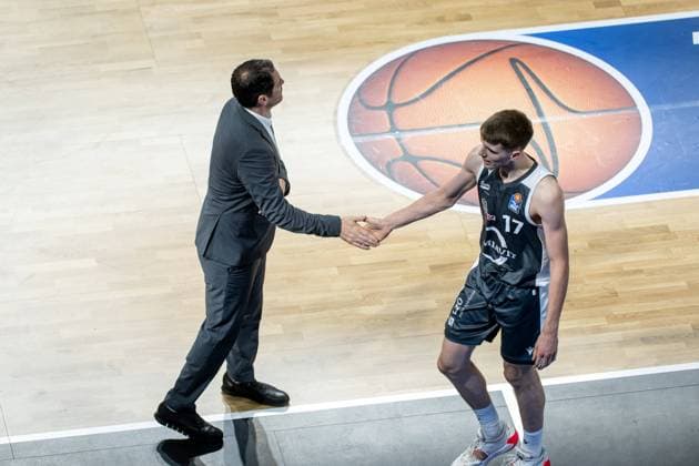 Basketball Berlin 22 10 2023 Season 2023 2024 1 Bundesliga easyCredit BBL Alba Berlin Rasta Vechta Johann Grünloh Vechta, No 17 Ty Harrelson Vechta, coach