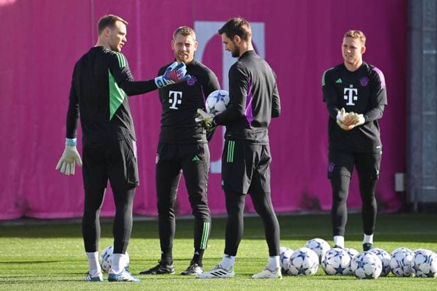 f li Manuel NEUER goalkeeper Bayern Muenchen , goalkeeper coach Michael RECHNER Bayern Muenchen , Sven ULREICH,goalkeeper Bayern Muenchen , goalkeeper Daniel PERETZ Bayern Muenchen final training FC Bayern before the CL game against Galatasaray Istanbul on 23 10 2023,