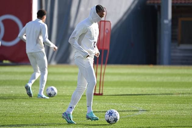 The hooded Leroy SANE Bayern Muenchen on the ball final training FC Bayern before the CL game against Galatasaray Istanbul on 23 10 2023,