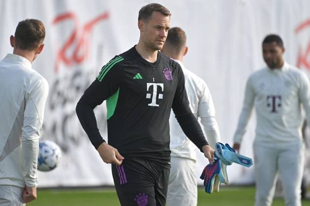 Manuel NEW goalkeeper Bayern Muenchen , final training FC Bayern before the CL game against Galatasaray Istanbul on 23 10 2023,