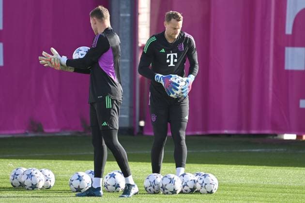 Manuel NEUER goalkeeper Bayern Muenchen , li goalkeeper Daniel PERETZ Bayern Muenchen final training FC Bayern before the CL game against Galatasaray Istanbul on 23 10 2023,