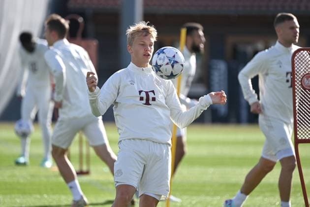 Frans KRAETZIG Bayern Muenchen on the ball, action,single image,cropped single subject,half figure,half figure final training FC Bayern before CL match against Galatasaray Istanbul on 23 10 2023,