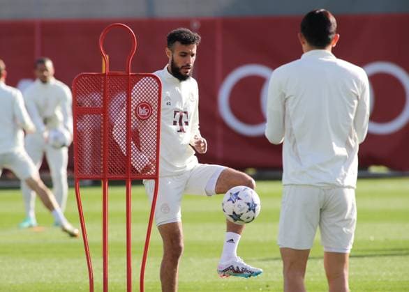 Munich, Germany 23 October 2023 football, men, season 2023 2024, FC Bayern Munich, Säbener Strasse, training ground, training, final training, Champions League Noussair Mazraoui FC Bayern Munich plays a ball