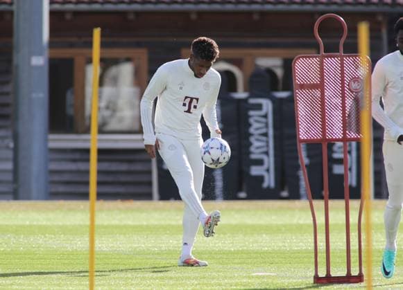 Munich, Germany 23 October 2023 football, men, season 2023 2024, FC Bayern Munich, Säbener Strasse, training ground, training, final training, Champions League Kingsley Coman FC Bayern Munich plays with a ball, single action, free plate,full body shot.