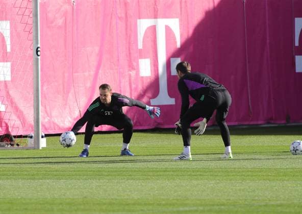 Munich, Germany 23 October 2023 football, men, season 2023 2024, FC Bayern Munich, Säbener Strasse, training ground, training, final training, Champions League Manuel Neuer FC Bayern Munich li with Sven Ulreich FC Bayern Munich r during goalkeeper training, ball