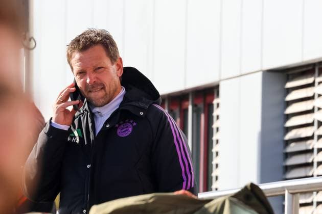 Holger Seitz FC Bayern Muenchen, coach 2 team talking on the phone at the training ground, final training FC Bayern Muenchen, football, season 23 24, 23 10 2023, final training FC Bayern Muenchen, football, season 23 24, 23 10 2023 Muenchen Copyright: xEibner-Pressefoto JennixMaulx EP_JML