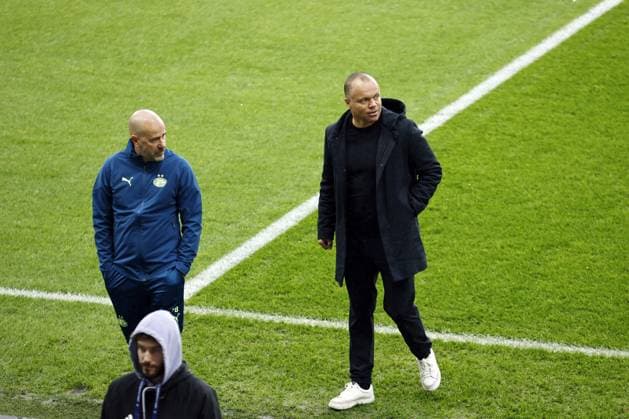 LENS - (l-r) PSV Eindhoven coach Peter Bosz, PSV Eindhoven technical director Earnest Stewart during the MD-1 training session prior to the UEFA Champions League group B match against RC Lens at the Stade Bollaert-Delelis on October 23, 2023 in Lens, France . ANP MAURICE VAN STEEN UEFA Champions League MD-1 2023 2024 xVIxANPxSportx xxANPxIVx 481915998 originalFilename: 481915998.jpg