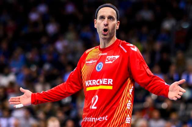 TVB Stuttgart SC Magdeburg Handball 1 Bundesliga, men, season 2023 2024, TVB Stuttgart SC Magdeburg, Porsche Arena Stuttgarts goalkeeper Silvio Heinevetter reacts during the match Stuttgart Porsche Arena Baden Württemberg Germany