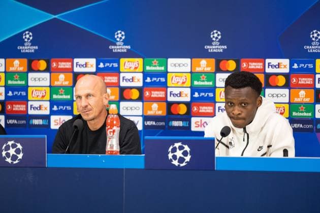 SOCCER - UEFA CL, Inter vs RBS, preview MILAN,ITALY,23.OCT.23 - SOCCER - UEFA Champions League, group stage, FC Internazionale Milano vs Red Bull Salzburg, preview, press conference, PK, Pressekonferenz RBS. Image shows head coach Gerhard Struber (RBS) and Samson Baidoo (RBS). GEPAxpictures xGintarexKarpaviciute