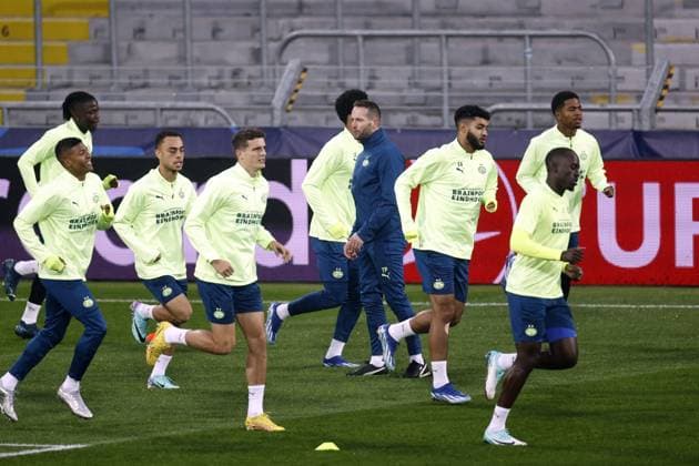 LENS - (l-r) Patrick van Aanholt of PSV Eindhoven, Sergino Dest of PSV Eindhoven, Guus Til of PSV Eindhoven, Ismael Saibari of PSV Eindhoven, Jordan Teze of PSV Eindhoven during the MD-1 training session prior to the UEFA Champions League group match B vs RC Lens at the Stade Bollaert-Delelis on October 23, 2023 in Lens, France. ANP MAURICE VAN STEEN UEFA Champions League MD-1 2023 2024 xVIxANPxSportx xxANPxIVx 481917236 originalFilename: 481917236.jpg