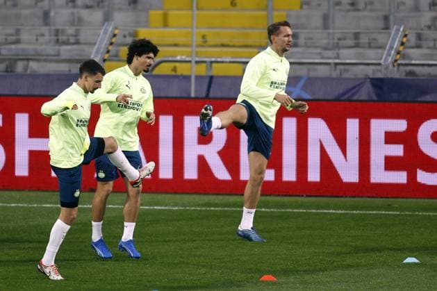 LENS - (l-r) Olivier Boscagli of PSV Eindhoven, Andre Ramalho of PSV Eindhoven, Luuk de Jong of PSV Eindhoven during the MD-1 training session prior to the UEFA Champions League group B match against RC Lens at the Stade Bollaert-Delelis on 23 October 2023 in Lens, France. ANP MAURICE VAN STEEN UEFA Champions League MD-1 2023 2024 xVIxANPxSportx xxANPxIVx 481917556 originalFilename: 481917556.jpg